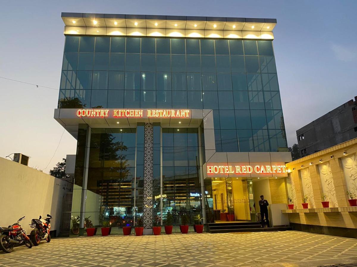 Hotel Sahib'S Red Carpet - Family & Corporate Hotel Chain Агра Экстерьер фото